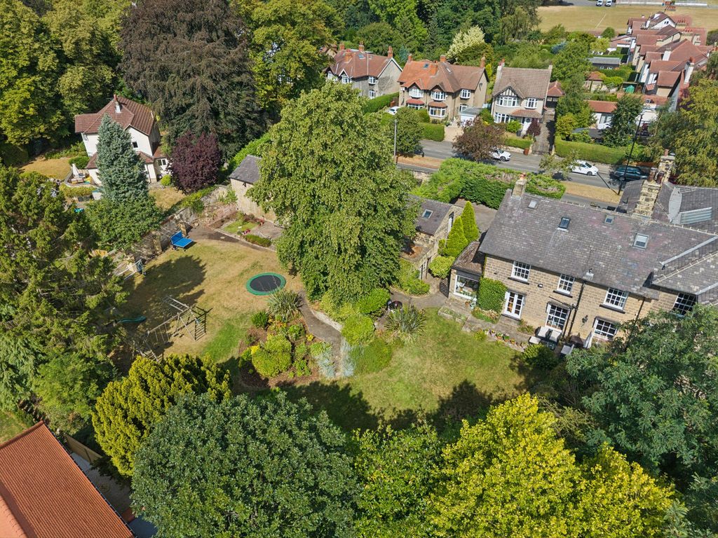 Property photo 2 of 27