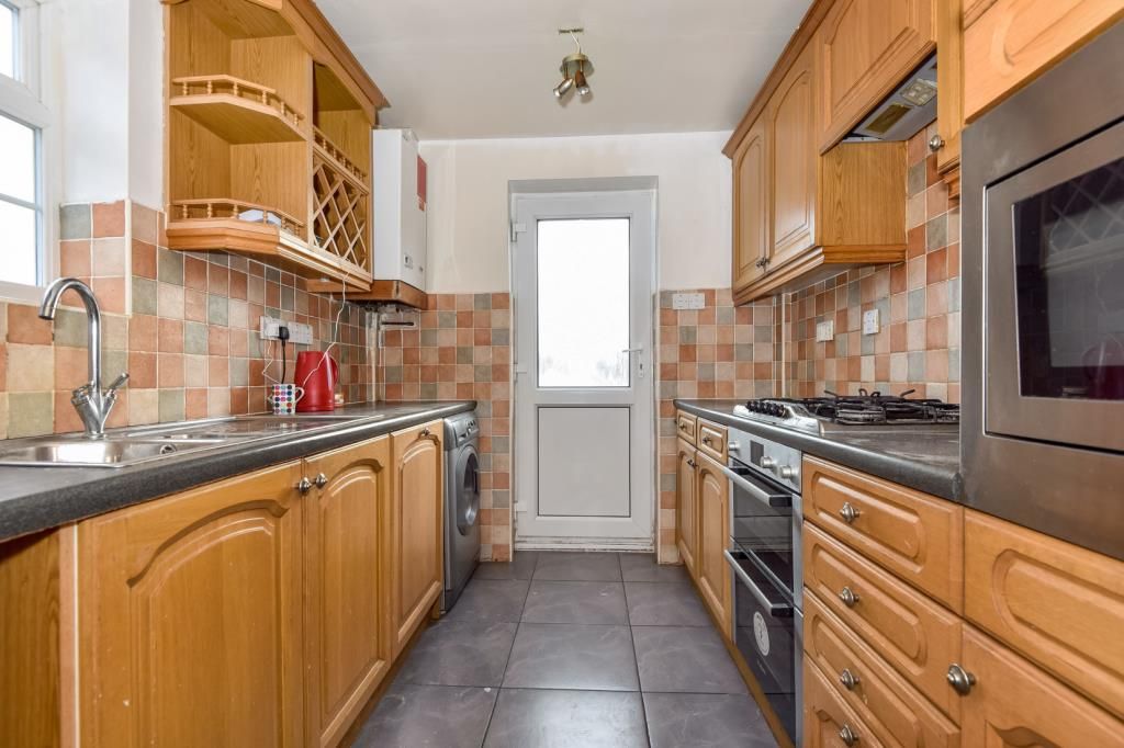 Property photo 3 of 10 Kitchen