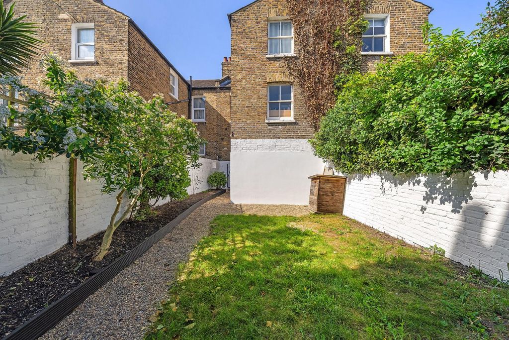 Property photo 2 of 12 Garden (2).Jpg