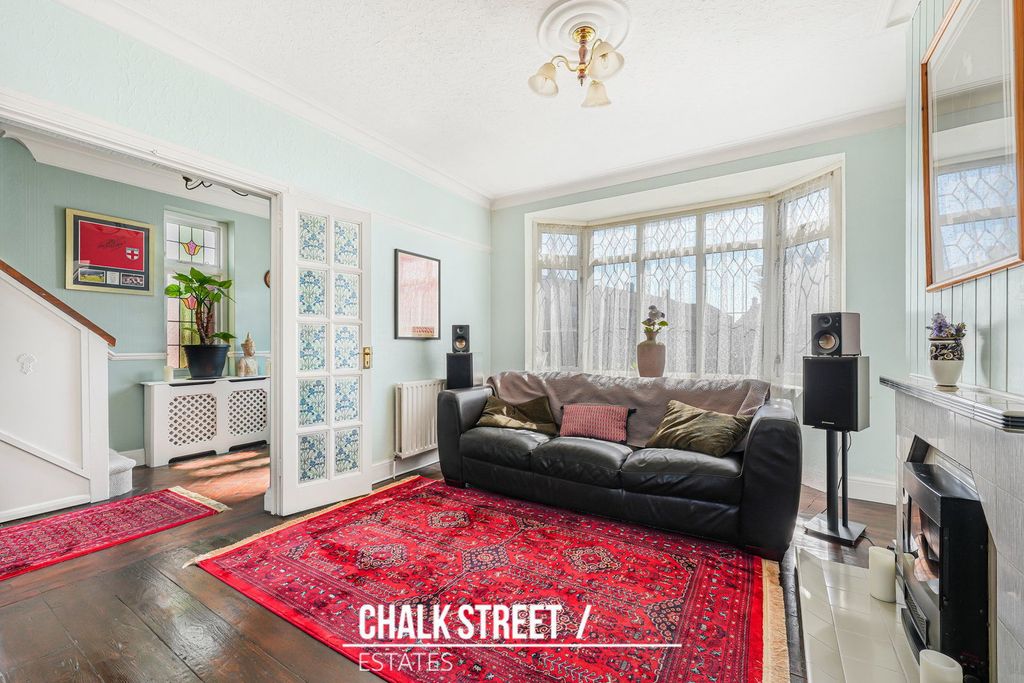 Property photo 3 of 27