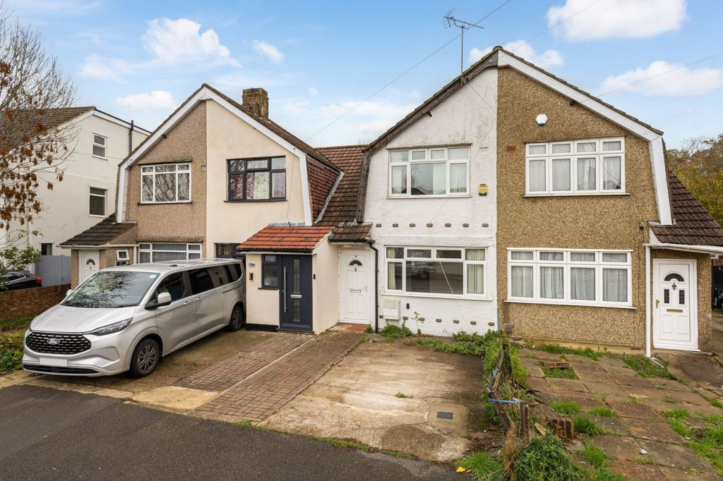 Property photo 2 of 15 56 Langley Crescent, Harlington, Hayes, Ub3 5Hn