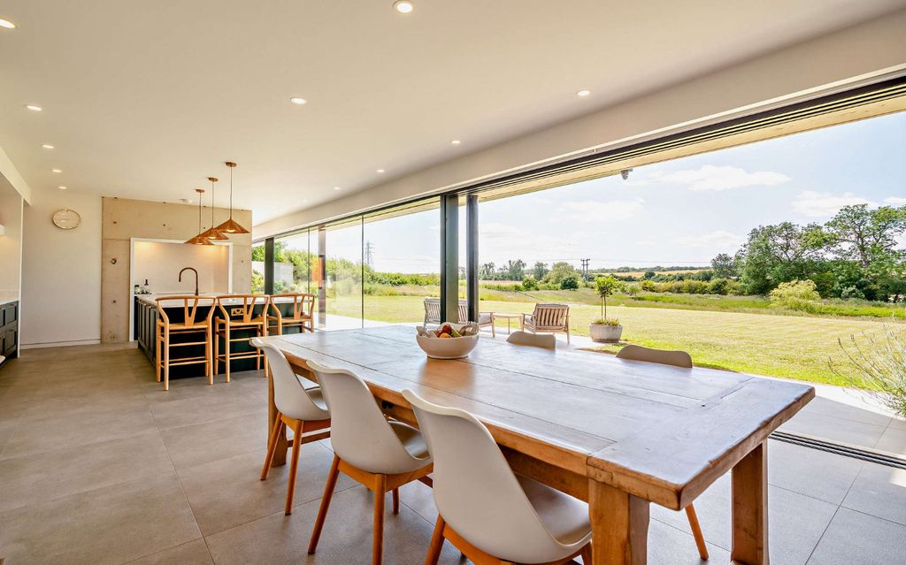Property photo 3 of 20 Dining Area