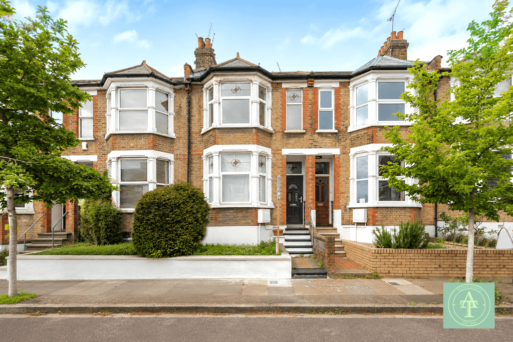 Property photo 1 of 22 Three Bedroom Terraced House