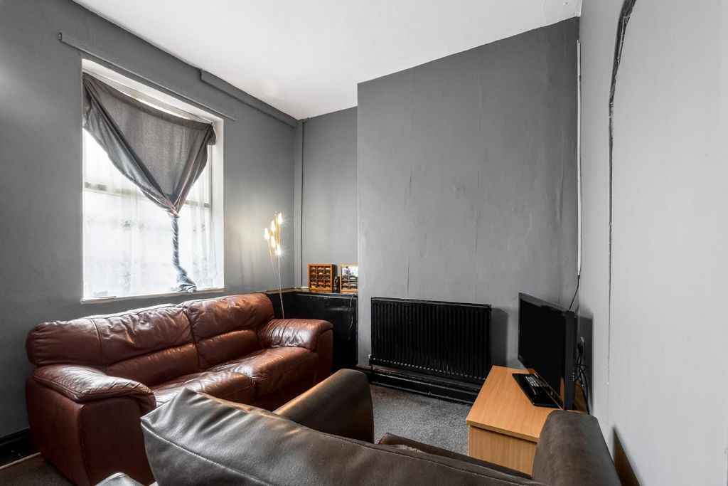 Property photo 2 of 17 Pnmb0121.Jpg