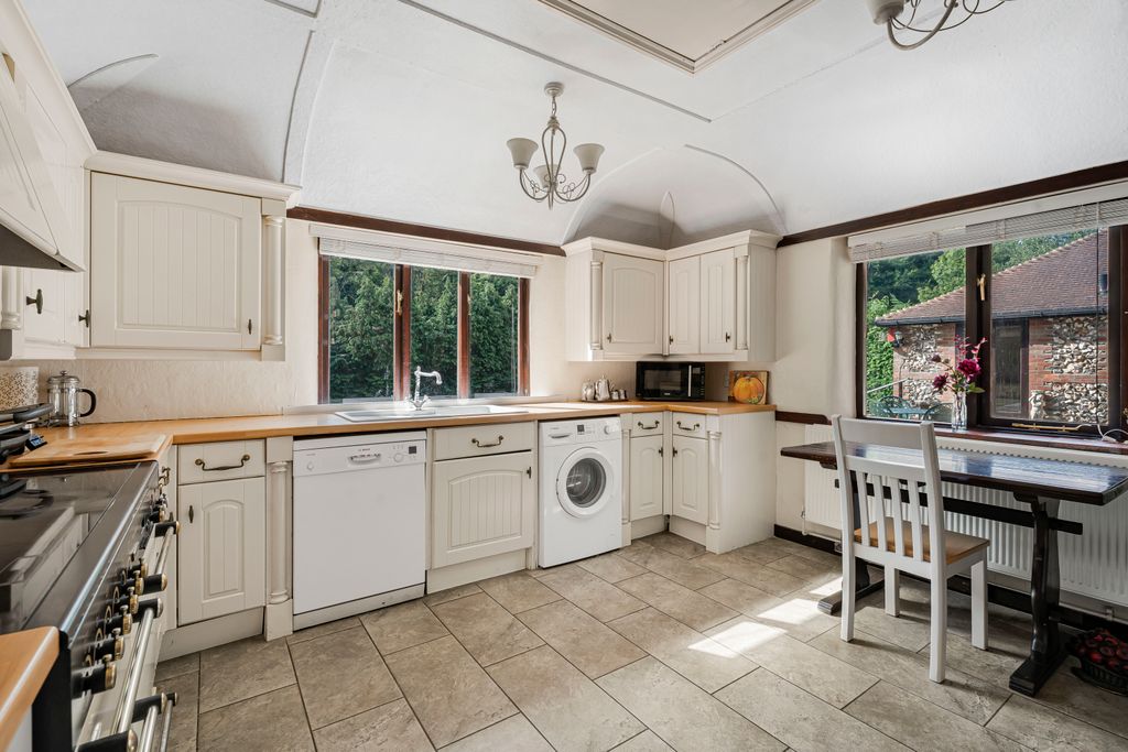 Property photo 3 of 27 Kitchen