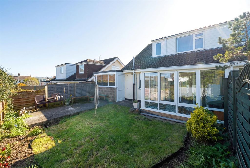 Property photo 2 of 17 Garden