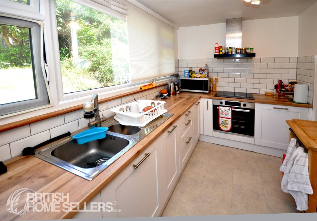 Property photo 2 of 15 Picture No. 12