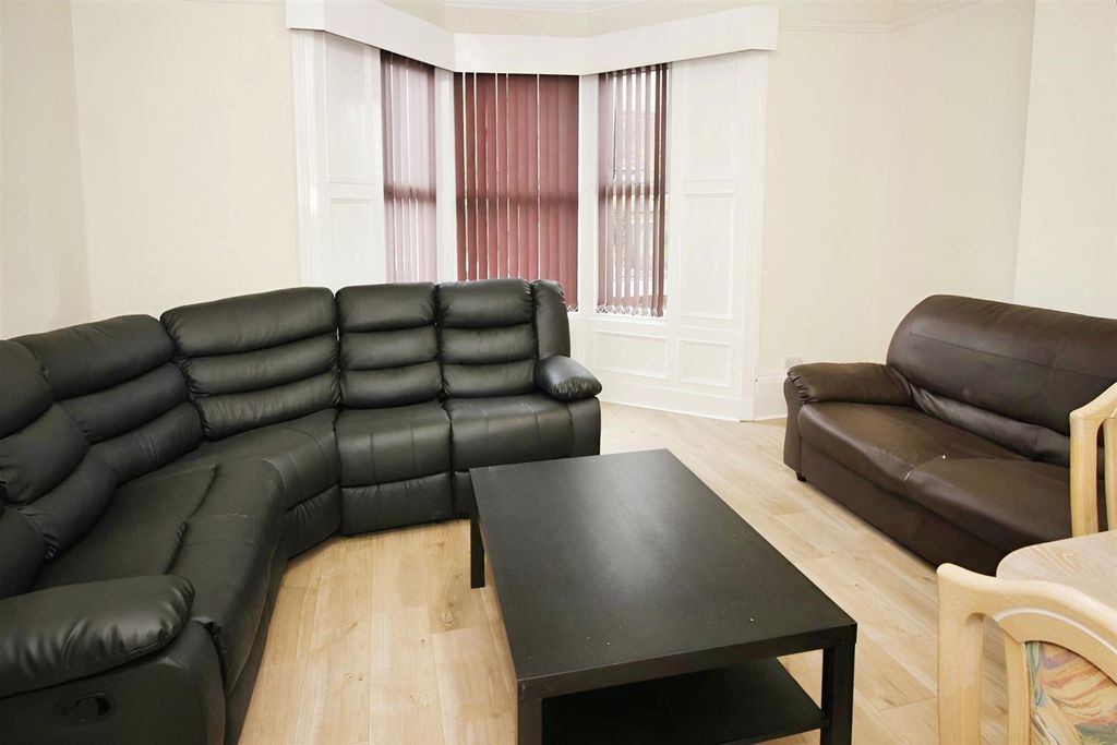 Property photo 3 of 12 3Cb4E03A-Brighton 20Grove 204.Jpg