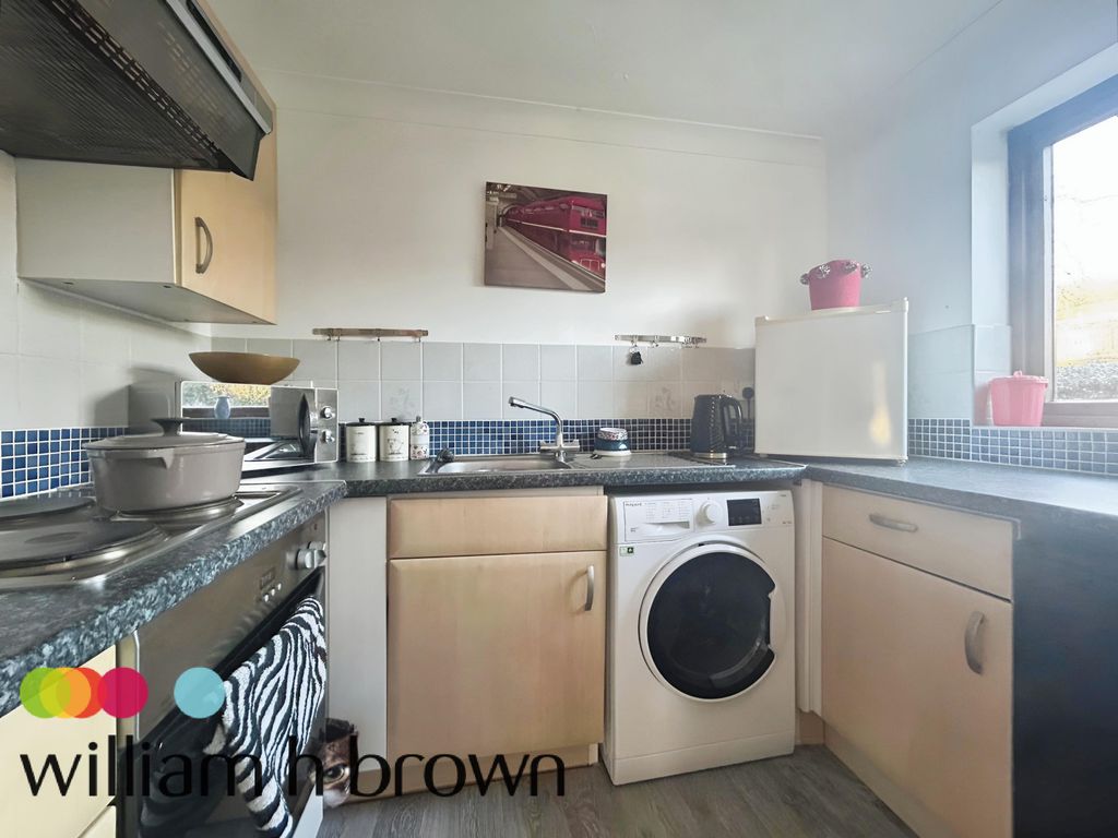 Property photo 3 of 6 Kitchen