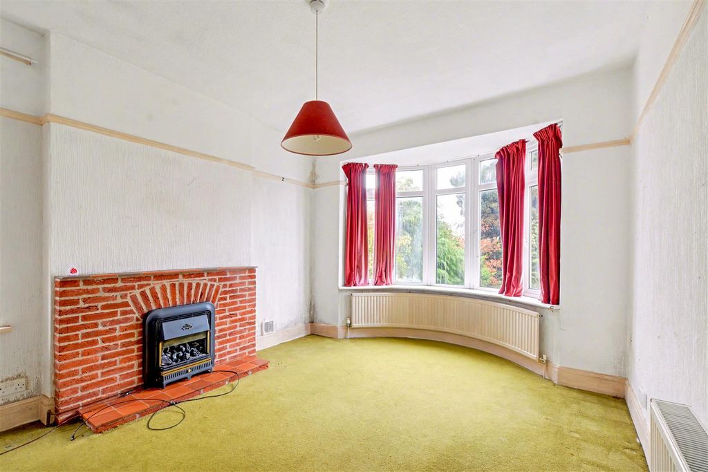 Property photo 2 of 19 Lounge-1.Jpeg