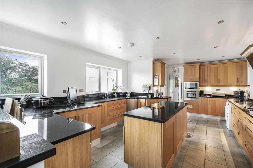 Property photo 3 of 40 Picture No. 24