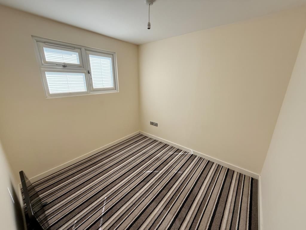 Property photo 2 of 5 Bedroom