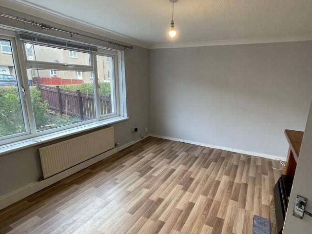 Property photo 3 of 9 Living Room