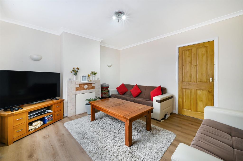 Property photo 2 of 9