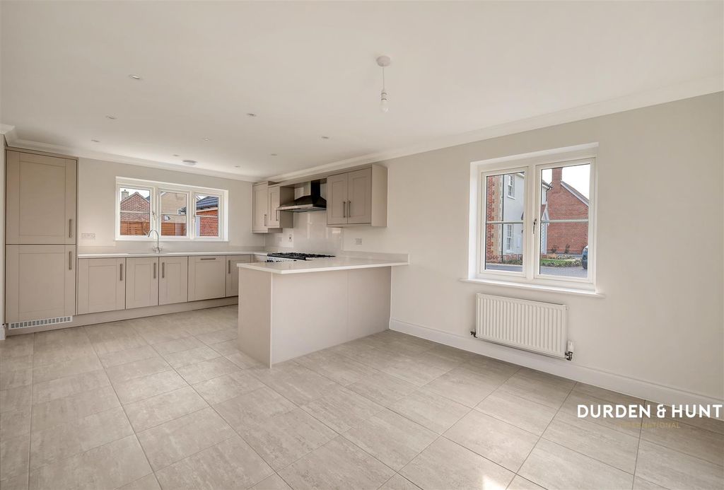 Property photo 3 of 23 Jubilee Crescent