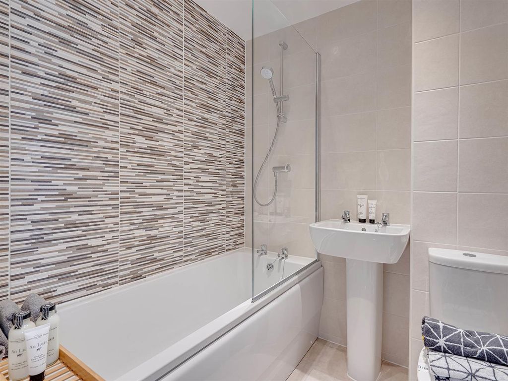 Property photo 2 of 6 Bathroom.Jpg