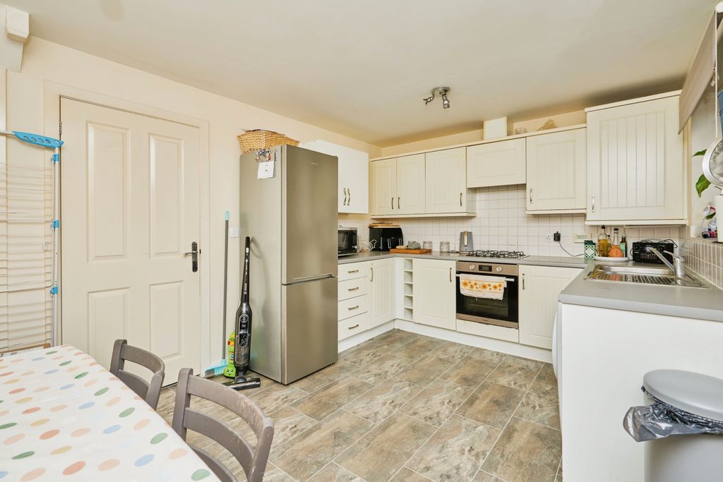 Property photo 3 of 17 Kitchen/Diner
