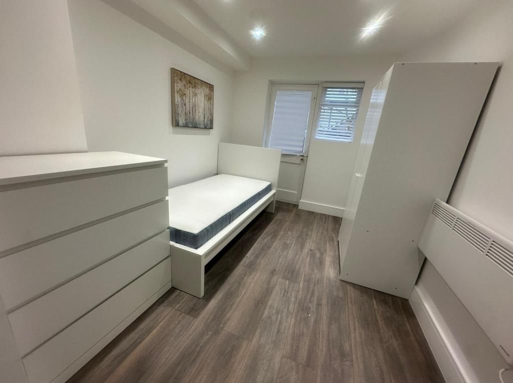 Property photo 1 of 6 Living Area/Bedroom