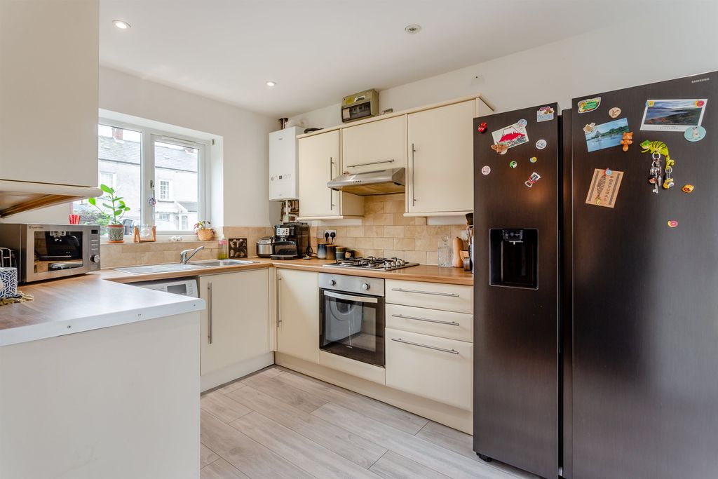 Property photo 2 of 22