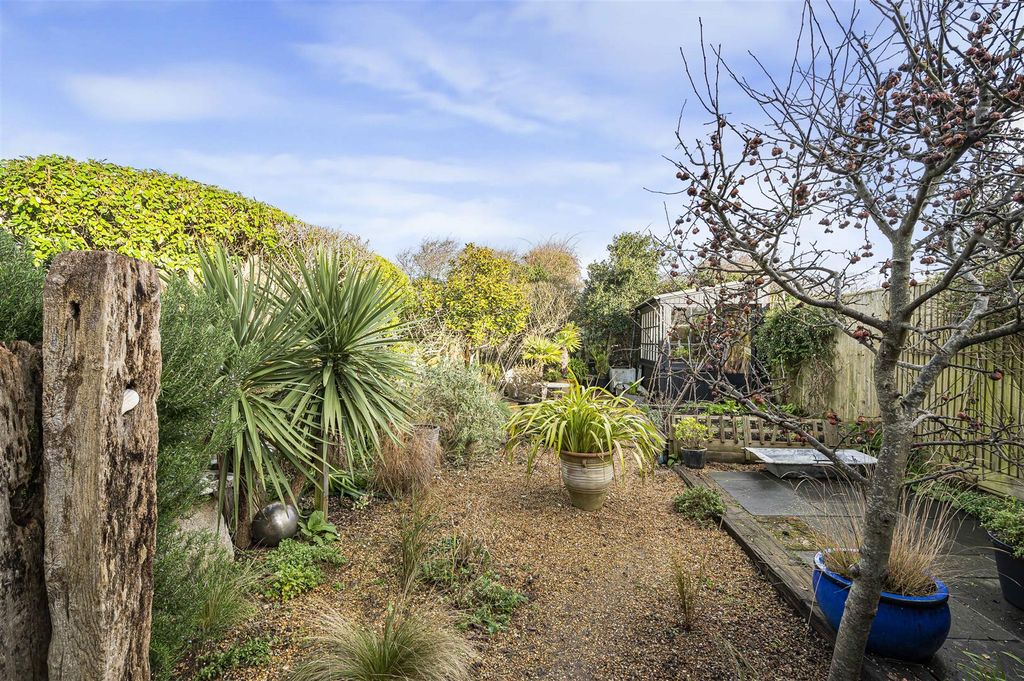 Property photo 3 of 29 Garden