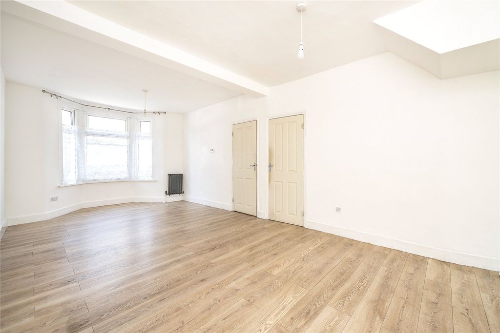 Property photo 3 of 12 Picture No. 04