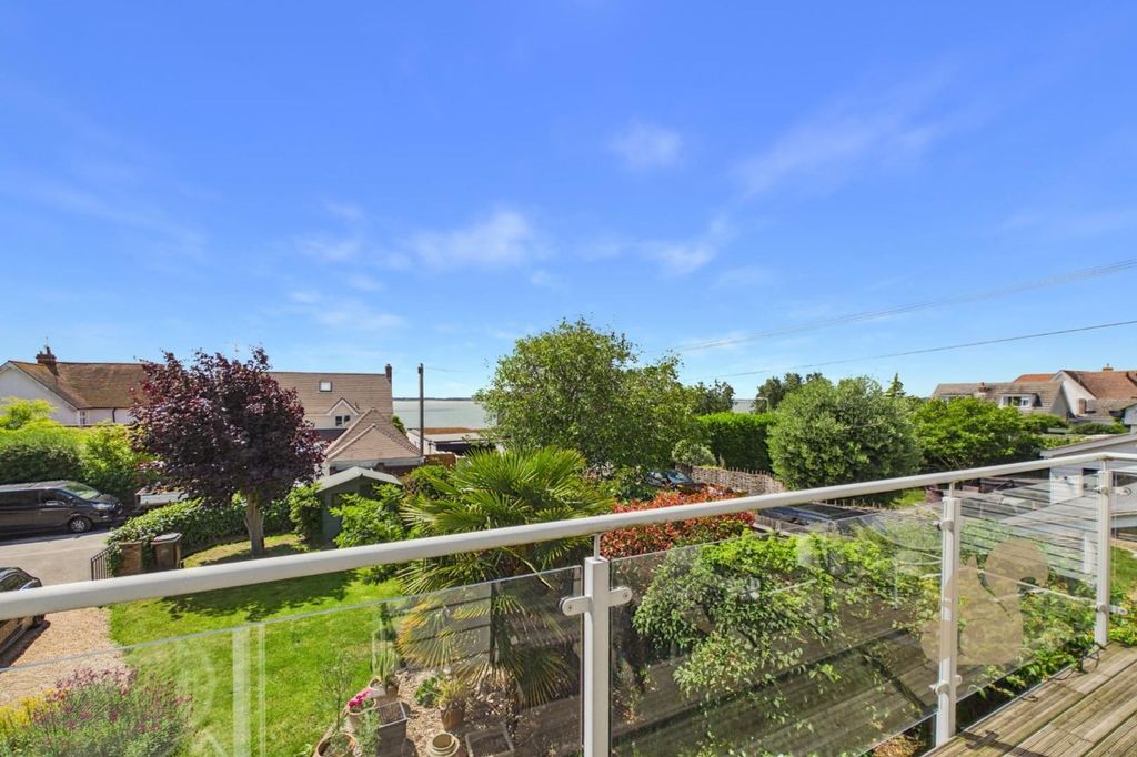 Property photo 3 of 39 Cam03877G0-Pr0383-Still009.Jpg