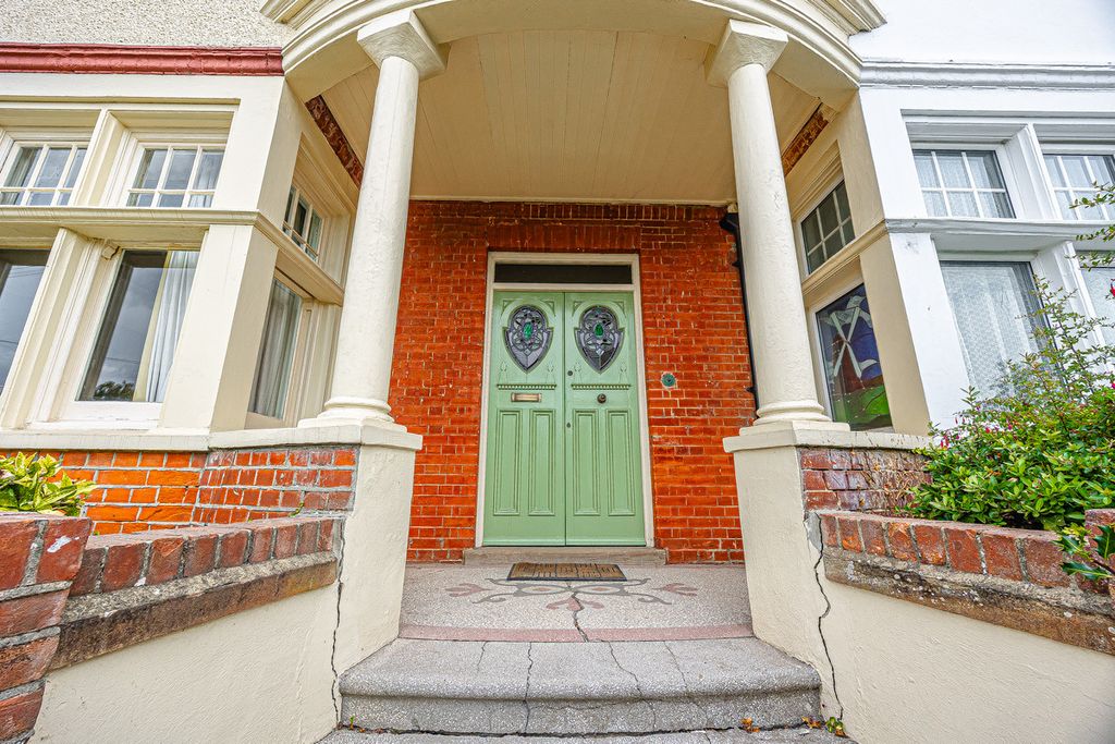 Property photo 3 of 49