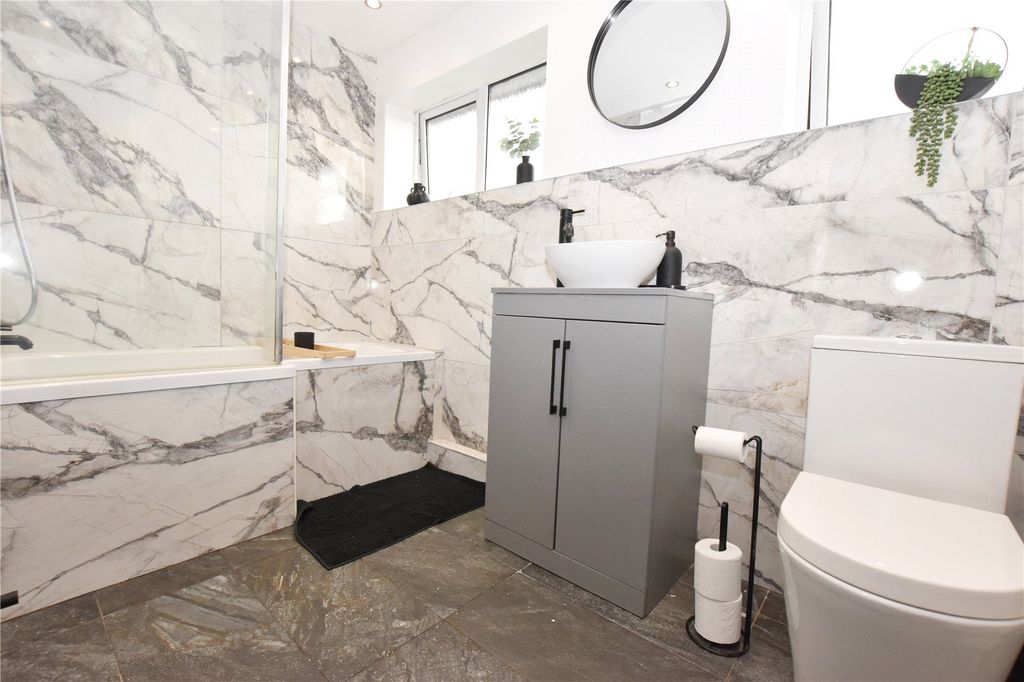 Property photo 3 of 23 Bathroom