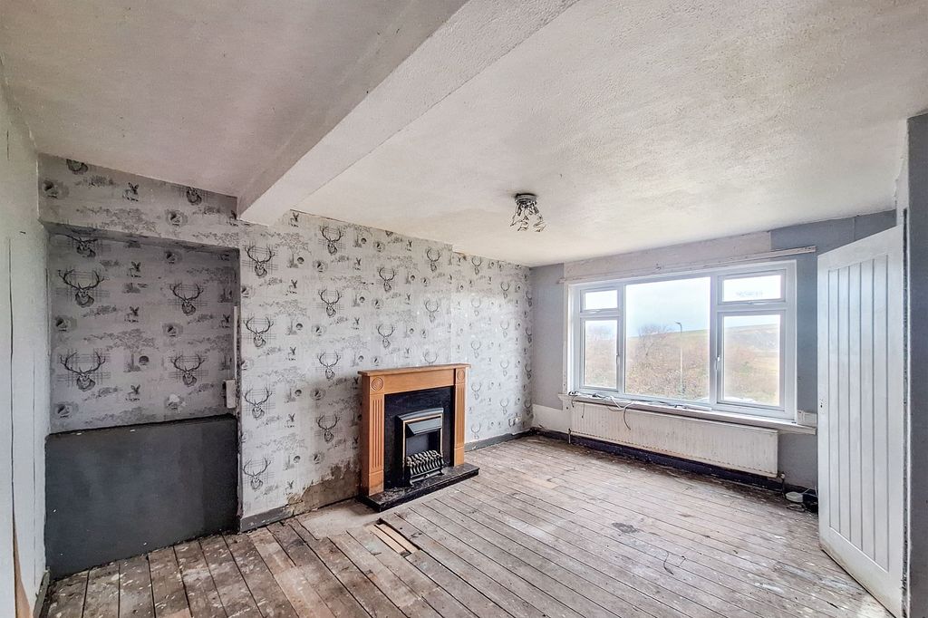 Property photo 3 of 17 17 Shore Road, Salterbeck, Workington Ca14 5Hl