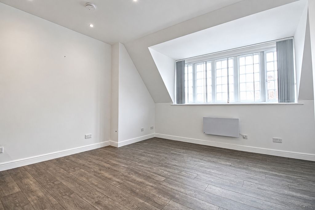 Property photo 3 of 7 Ed5Fe8B0-04c1-463F-A288-c391ba9A2Bb5