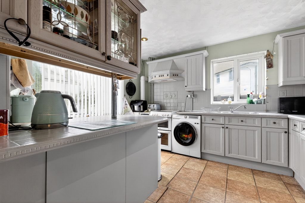 Property photo 3 of 20