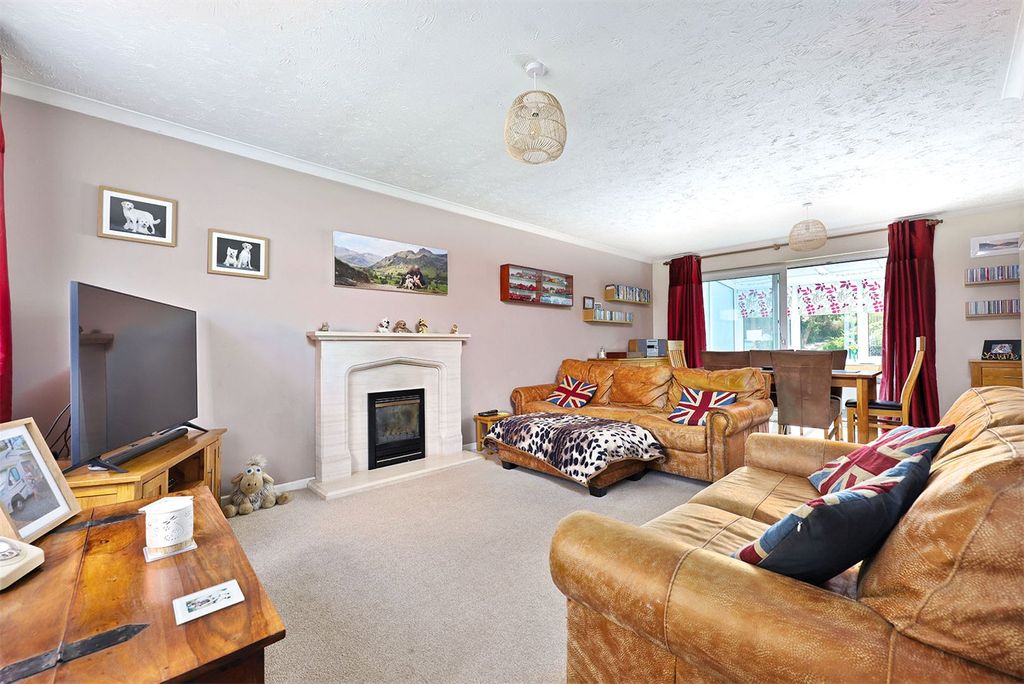 Property photo 3 of 23 Picture No. 12
