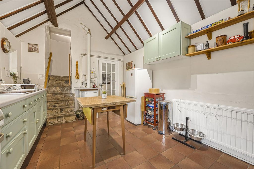 Property photo 2 of 23 01-A7402329.Jpg