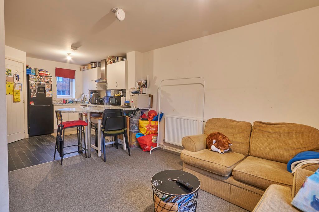 Property photo 2 of 10 Living Space