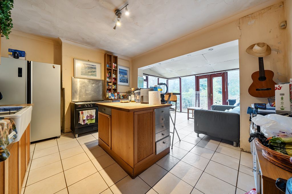 Property photo 2 of 20 Kitchen