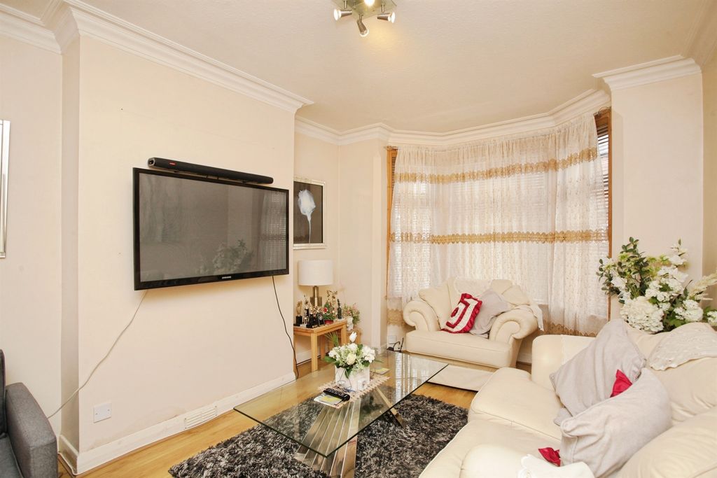 Property photo 2 of 25