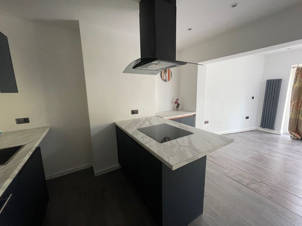 Property photo 3 of 14 Kitchen