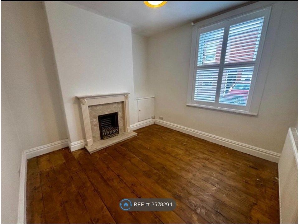 Property photo 3 of 12 Living Room