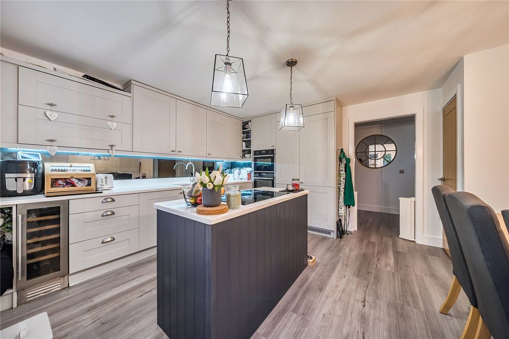 Property photo 2 of 16 Picture No. 33