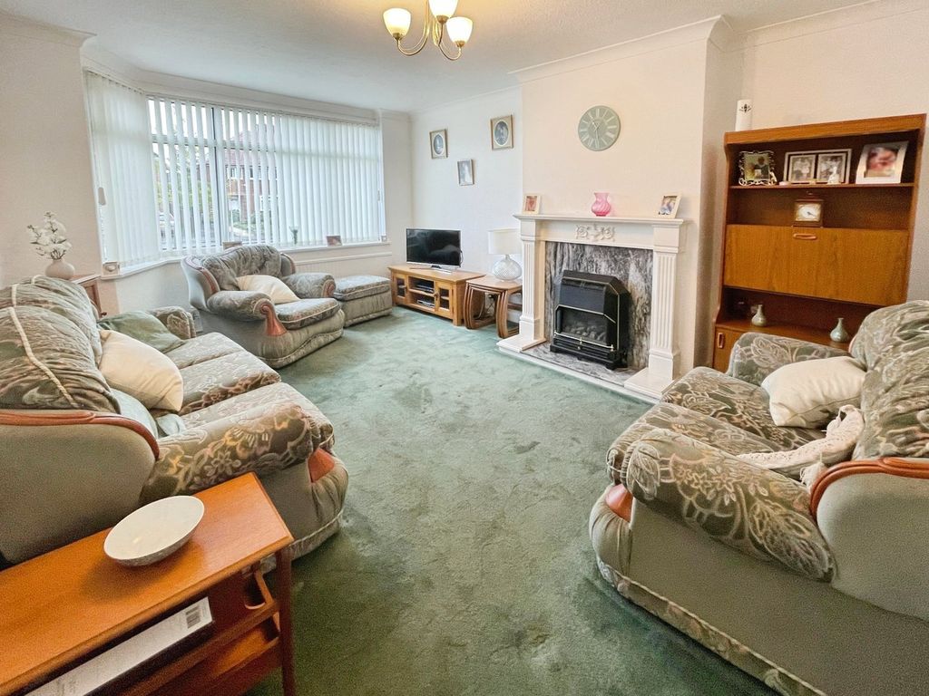 Property photo 2 of 21 Lounge