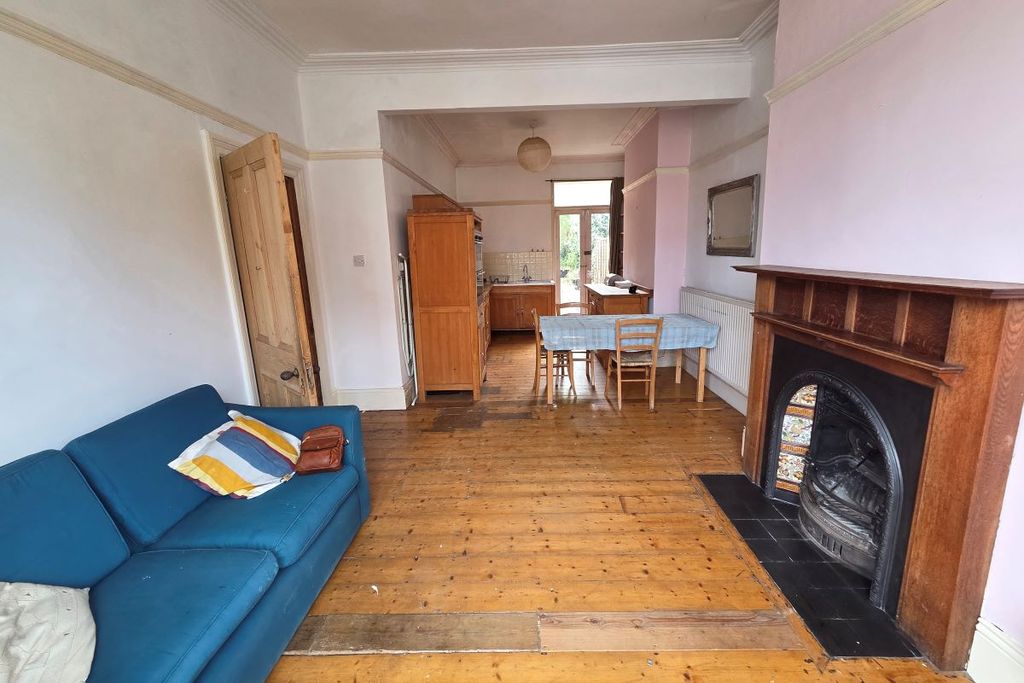 Property photo 3 of 32