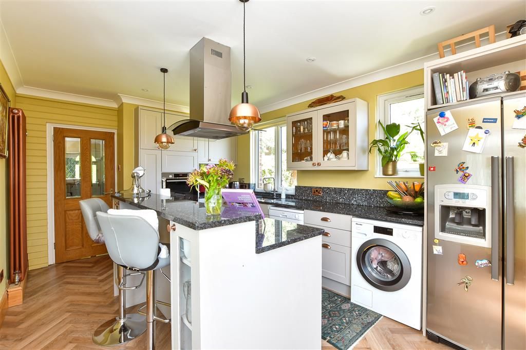 Property photo 2 of 11 Kitchen