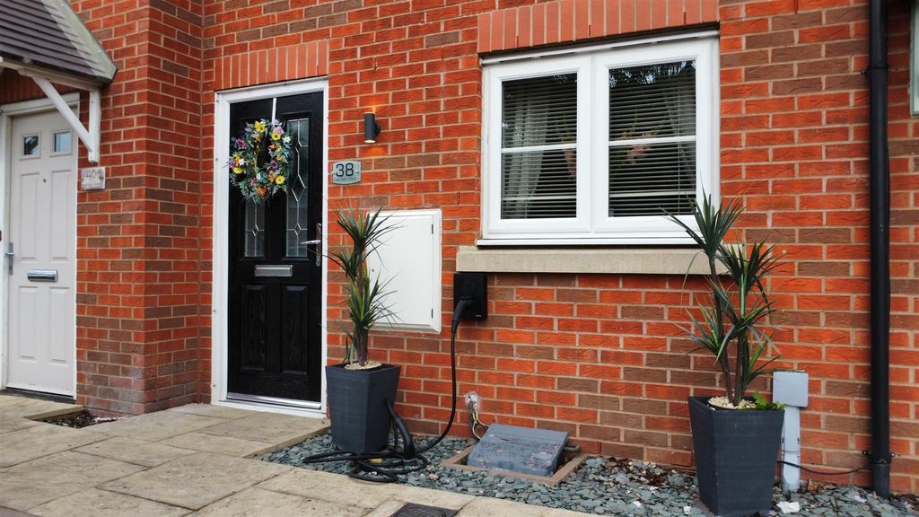 Property photo 3 of 26 Deerfield Close For Sale