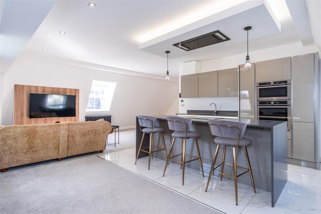 Property photo 3 of 22 Lounge/Kitchen/Diner
