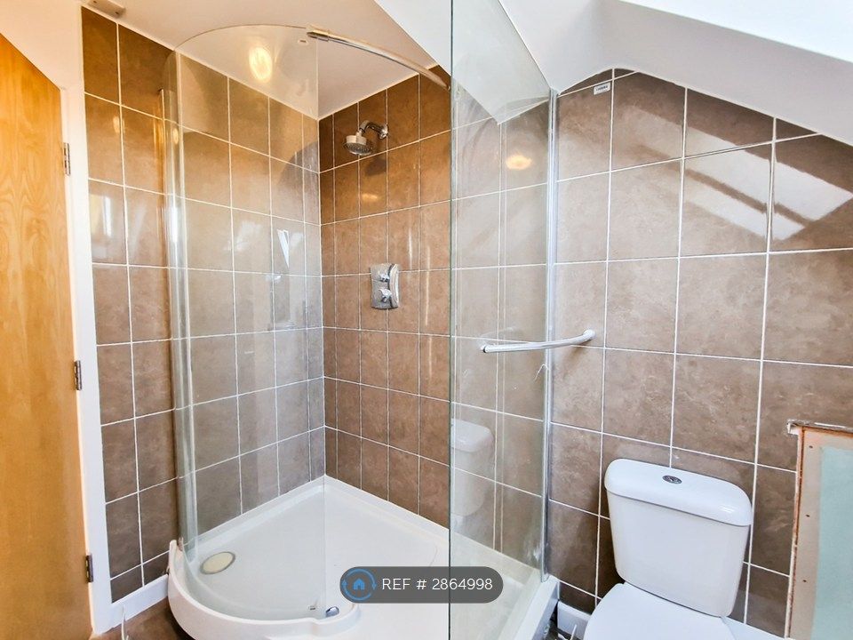 Property photo 3 of 10 Bathroom