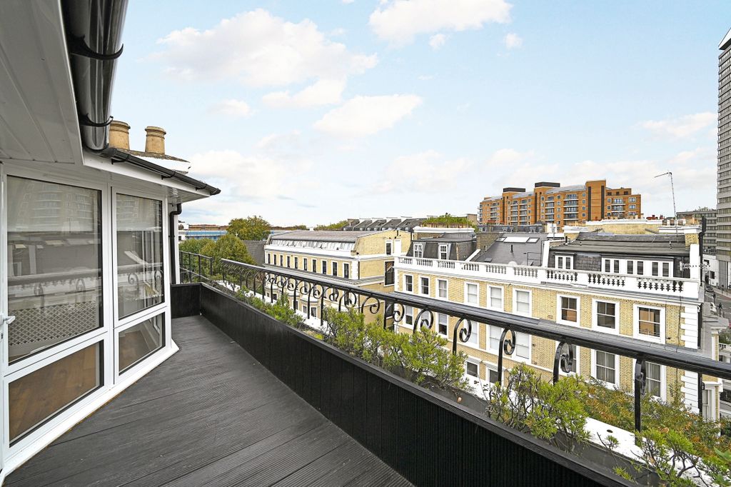 Property photo 2 of 15 Terrace