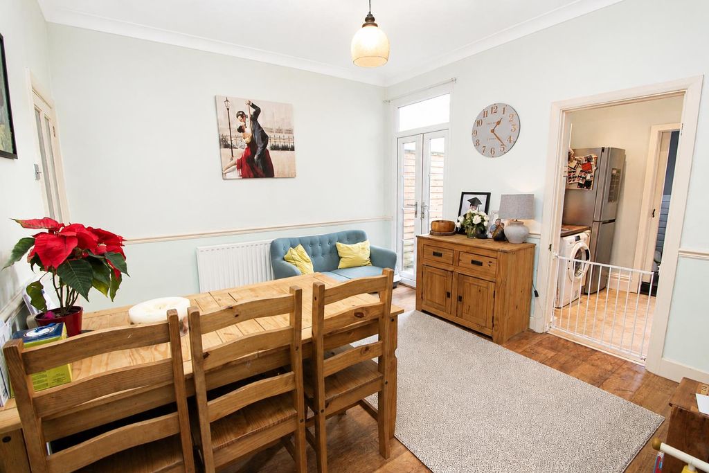 Property photo 2 of 16 Din B.Jpg