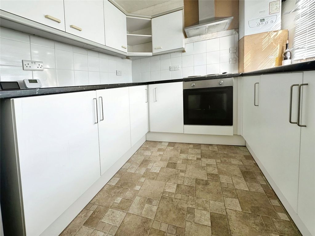 Property photo 3 of 9 Kitchen