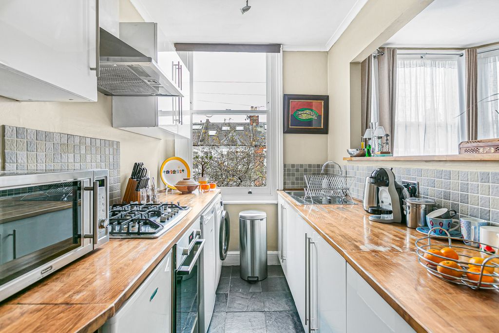 Property photo 3 of 12 Kitchen