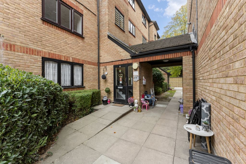 Property photo 2 of 11 Photo 9